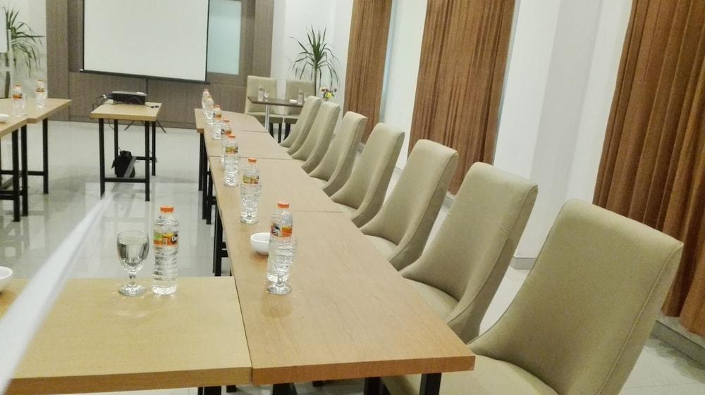Midtown Xpress Sampit - Kalimantan Tengah Luaran gambar