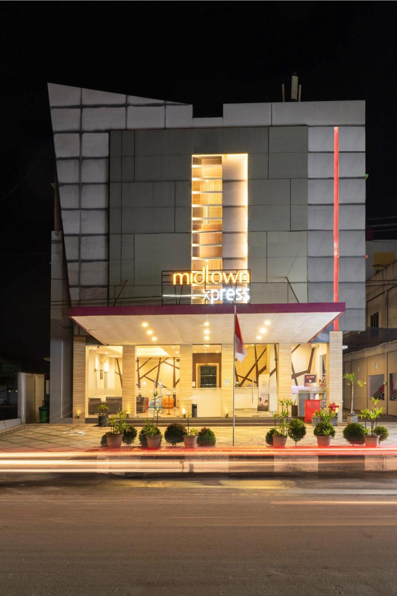 Midtown Xpress Sampit - Kalimantan Tengah Luaran gambar